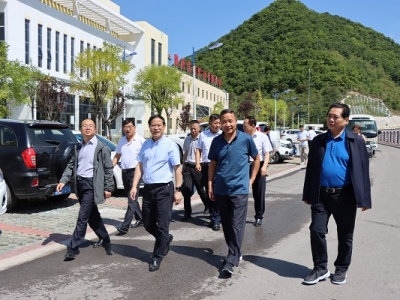 ���˴�ί���h�M��ӛ������κ���µ�������εV�I��˾�{��