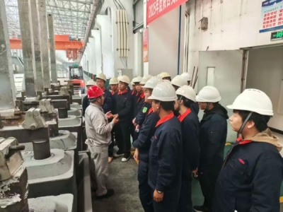 У��fͬ��Ӣ�� �a���ں��V��ƪ������˾ӭ������ί�����B�W�T�_չ���`�̌W